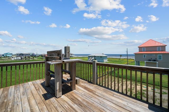 970 Bolivar Dunes Boulevard, Gilchrist, TX 77617