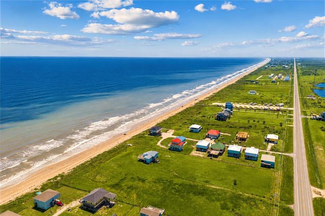 970 Bolivar Dunes Boulevard, Gilchrist, TX 77617
