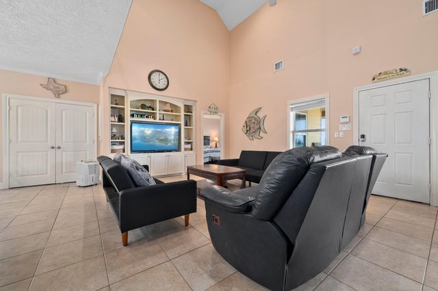 970 Bolivar Dunes Boulevard, Gilchrist, TX 77617