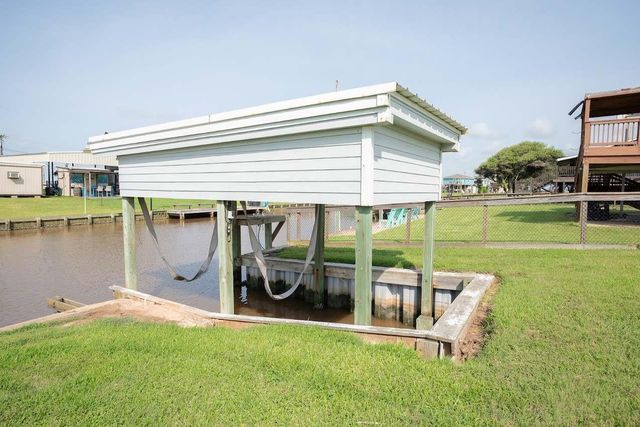 1304 County Road 202, Sargent, TX 77414