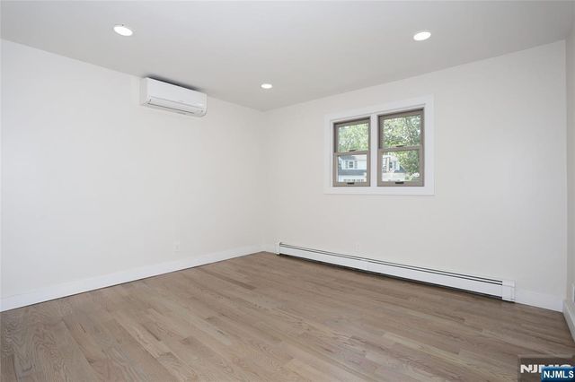20 Dojean Court, Bergenfield, NJ 07621
