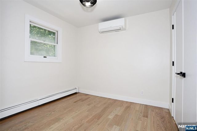 20 Dojean Court, Bergenfield, NJ 07621