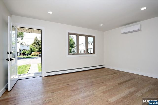 20 Dojean Court, Bergenfield, NJ 07621