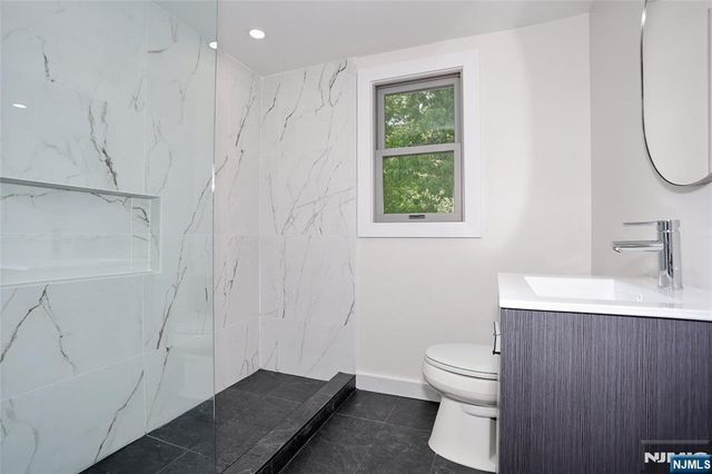 20 Dojean Court, Bergenfield, NJ 07621