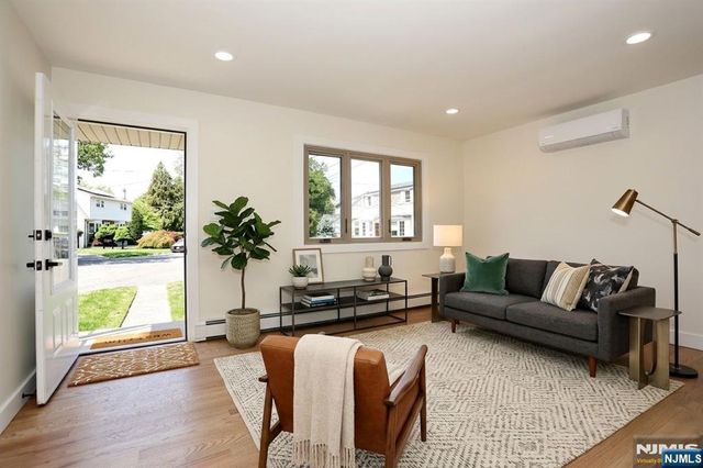 20 Dojean Court, Bergenfield, NJ 07621