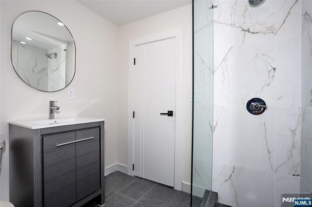 20 Dojean Court, Bergenfield, NJ 07621