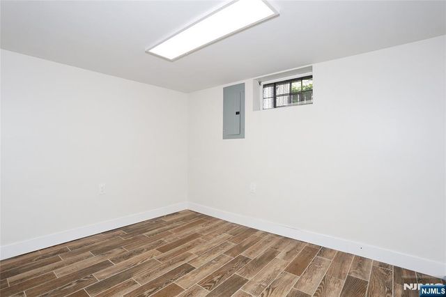 20 Dojean Court, Bergenfield, NJ 07621