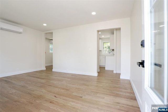 20 Dojean Court, Bergenfield, NJ 07621