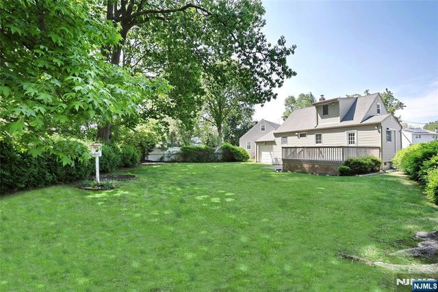20 Dojean Court, Bergenfield, NJ 07621