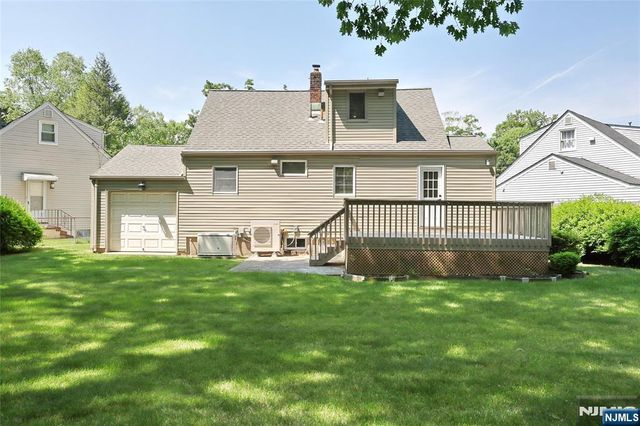 20 Dojean Court, Bergenfield, NJ 07621