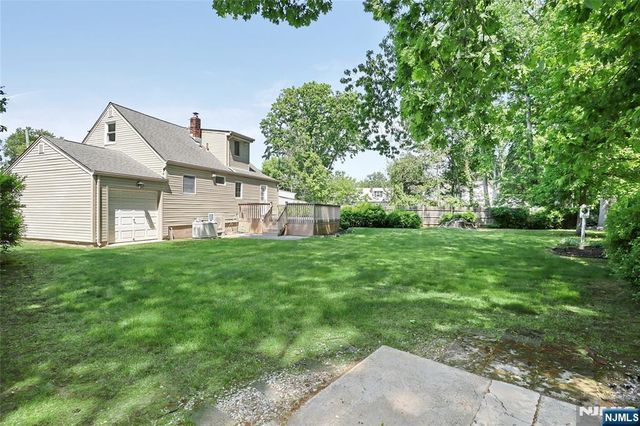 20 Dojean Court, Bergenfield, NJ 07621