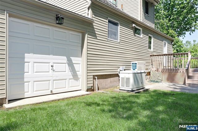 20 Dojean Court, Bergenfield, NJ 07621