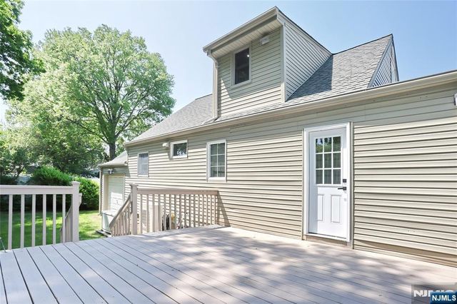 20 Dojean Court, Bergenfield, NJ 07621