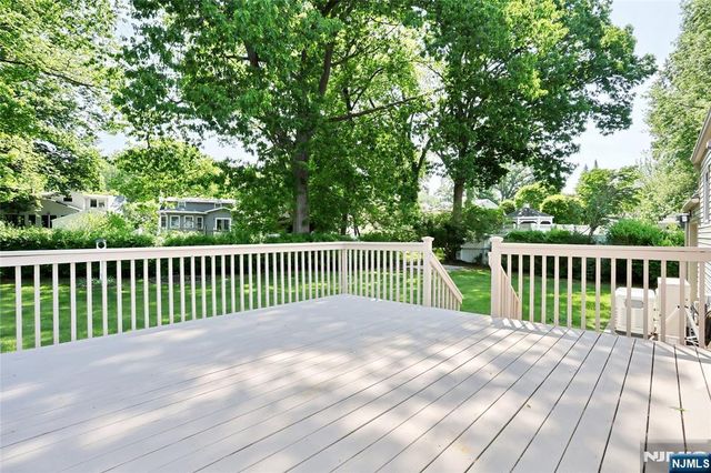 20 Dojean Court, Bergenfield, NJ 07621