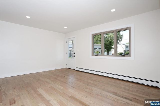 20 Dojean Court, Bergenfield, NJ 07621