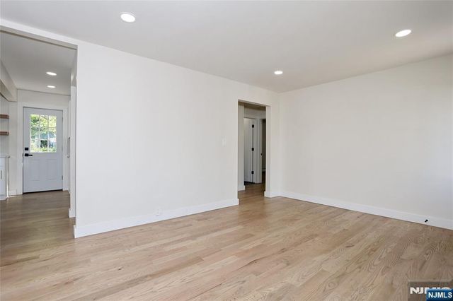 20 Dojean Court, Bergenfield, NJ 07621