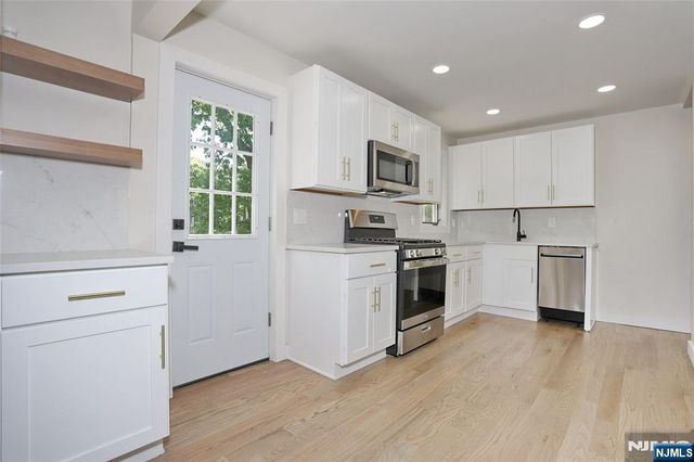 20 Dojean Court, Bergenfield, NJ 07621