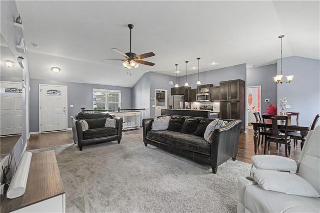 808 Old Stage Road, Pleasant Hill, MO 64080