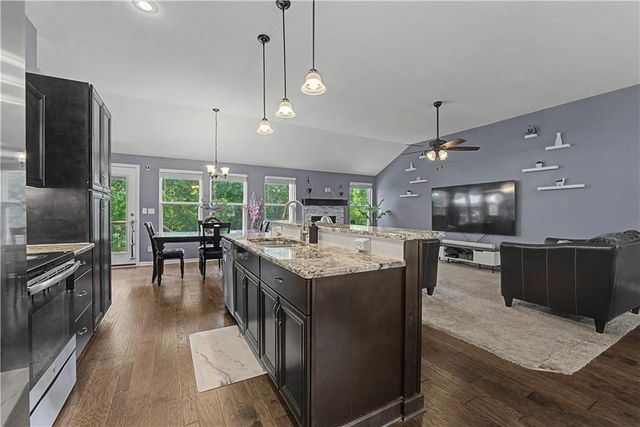 808 Old Stage Road, Pleasant Hill, MO 64080
