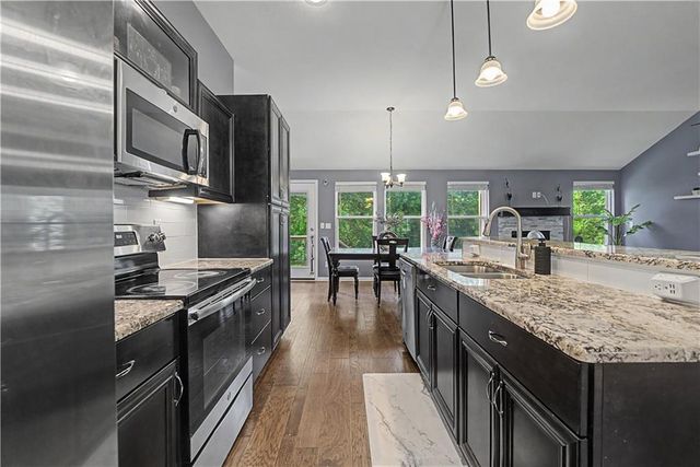808 Old Stage Road, Pleasant Hill, MO 64080