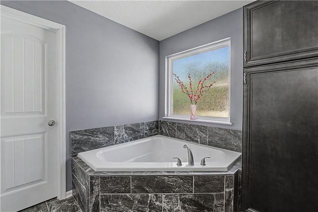 808 Old Stage Road, Pleasant Hill, MO 64080