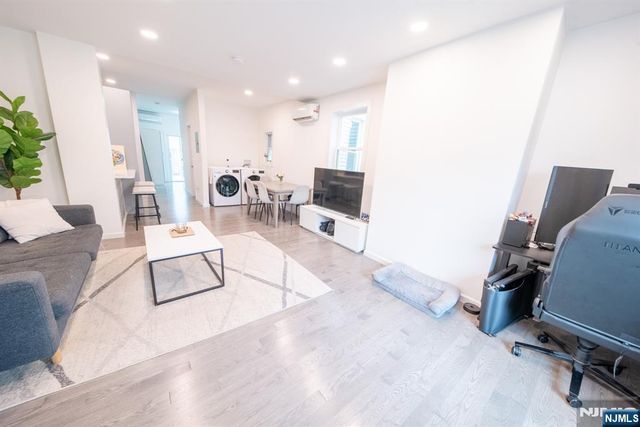 136 North Street, Jersey City, NJ 07307