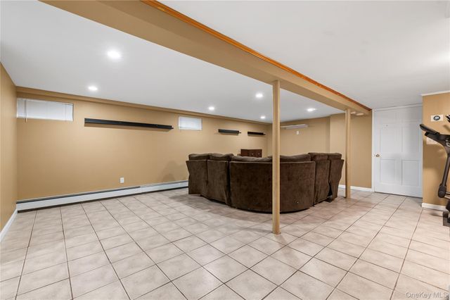 3 Cheshire Road, Bethpage, NY 11714