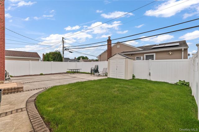 3 Cheshire Road, Bethpage, NY 11714
