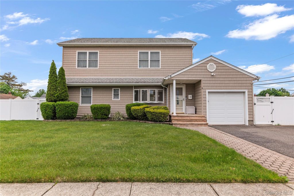 3 Cheshire Road, Bethpage, NY 11714