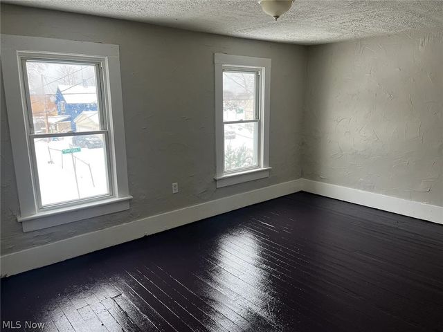 384 W Bartges Street, Akron, OH 44307