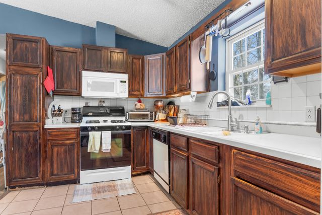 519 Crest Lane, Jonesville, MI 49250