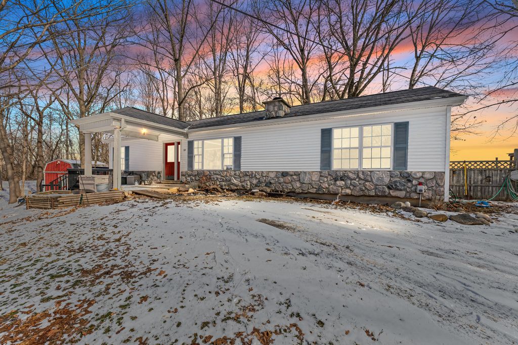 519 Crest Lane, Jonesville, MI 49250