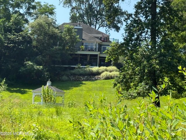 1 E Davey Place, Holmdel, NJ 07733