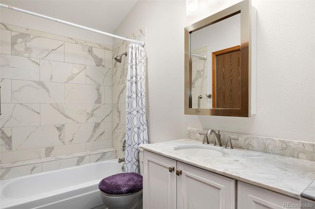 1075 S Garrison Street 203, Lakewood, CO 80226