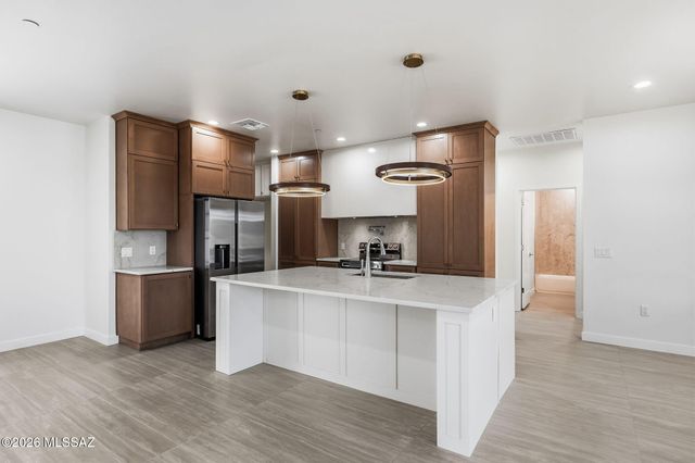1042 W Roller Coaster Road, Tucson, AZ 85704