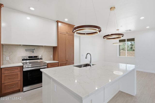 1042 W Roller Coaster Road, Tucson, AZ 85704