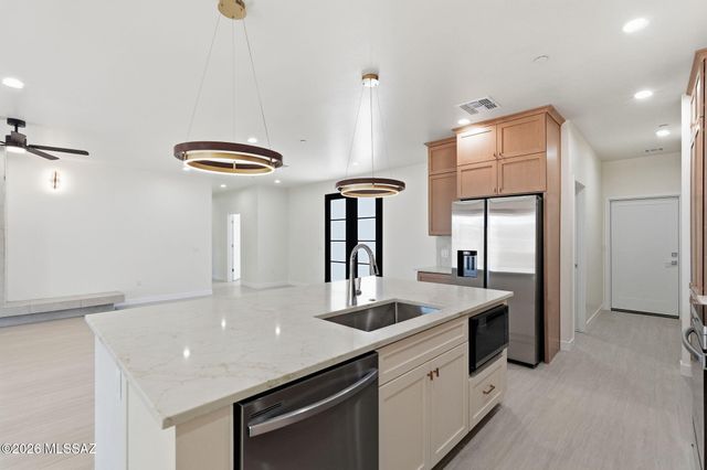 1042 W Roller Coaster Road, Tucson, AZ 85704