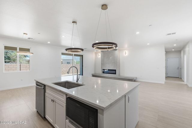 1042 W Roller Coaster Road, Tucson, AZ 85704