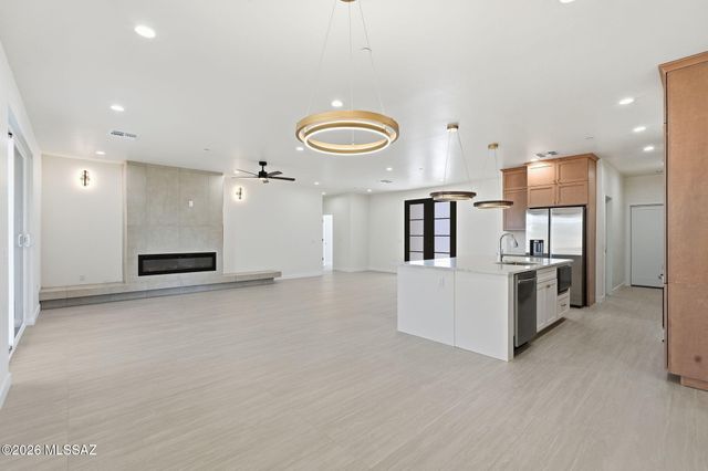 1042 W Roller Coaster Road, Tucson, AZ 85704