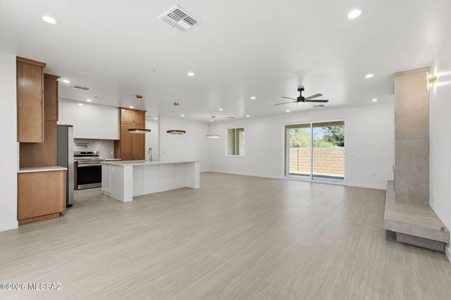 1042 W Roller Coaster Road, Tucson, AZ 85704