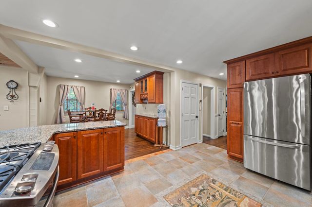 8 Forest Street, Londonderry, NH 03053