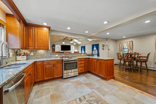 8 Forest Street, Londonderry, NH 03053