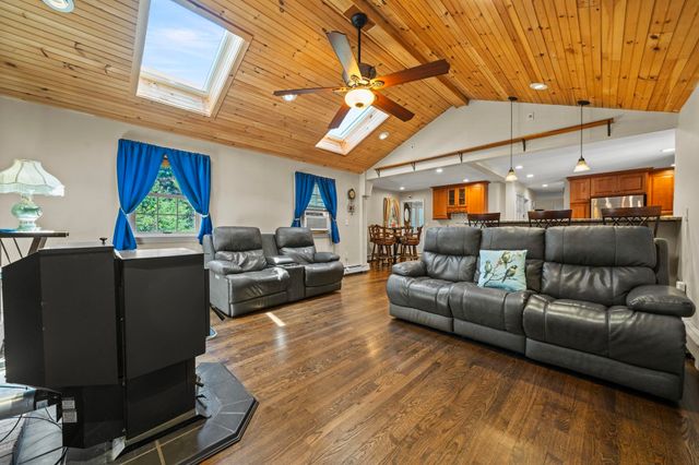 8 Forest Street, Londonderry, NH 03053