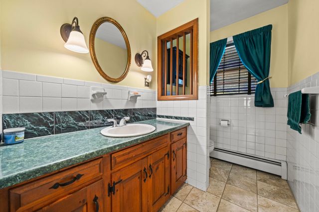 8 Forest Street, Londonderry, NH 03053