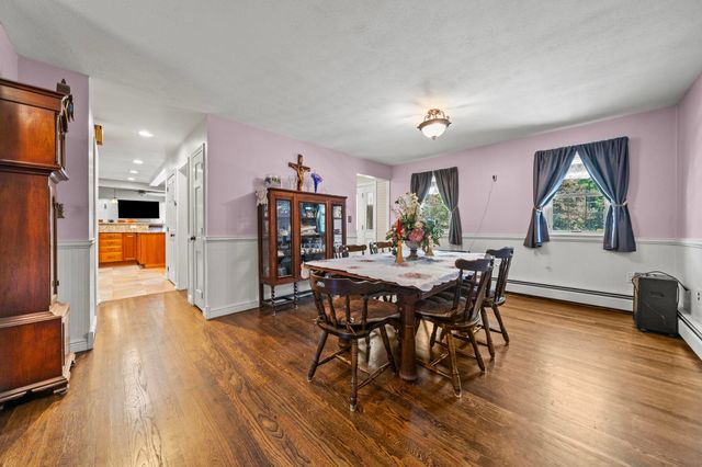 8 Forest Street, Londonderry, NH 03053