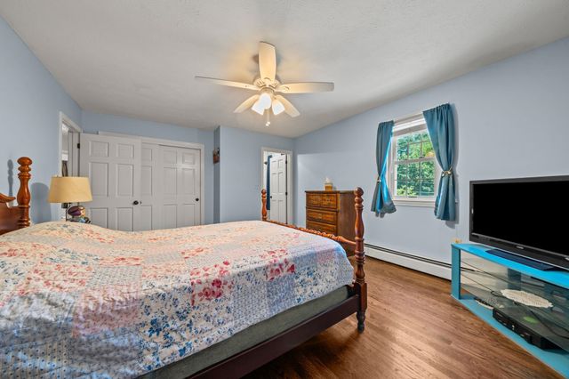 8 Forest Street, Londonderry, NH 03053