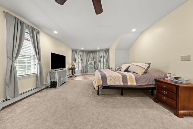 8 Forest Street, Londonderry, NH 03053