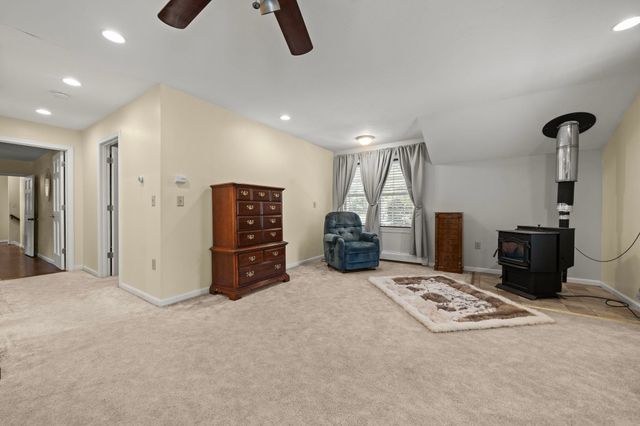 8 Forest Street, Londonderry, NH 03053