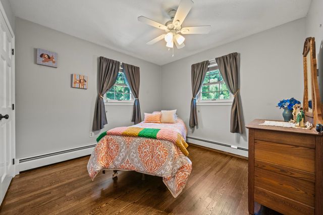 8 Forest Street, Londonderry, NH 03053