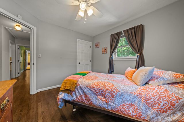 8 Forest Street, Londonderry, NH 03053